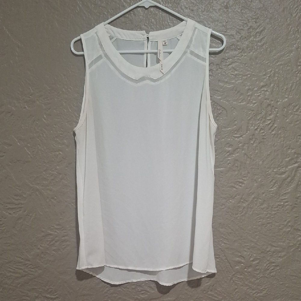 Bellatrix Wome's White Sleeveless Blouse Size XL